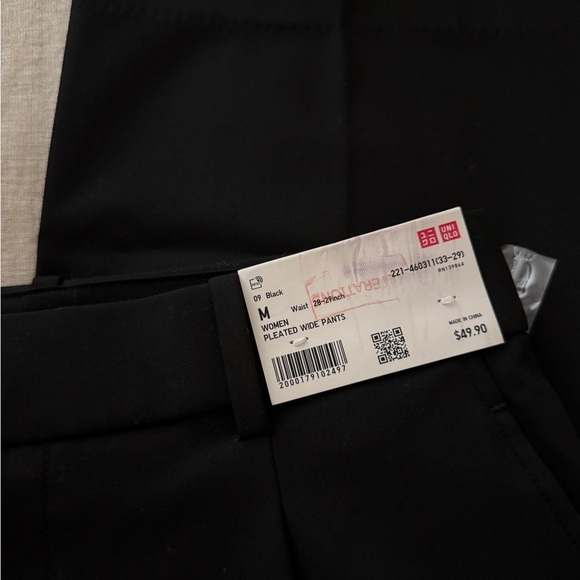 Women's Uniqlo Pants - Picture 2 of 5